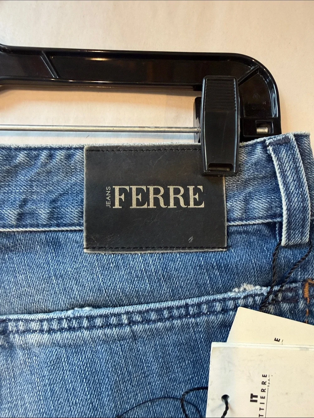 Ferre Relaxed Straight Men’s Jeans in Medium Blue size 34x 34 nwt
